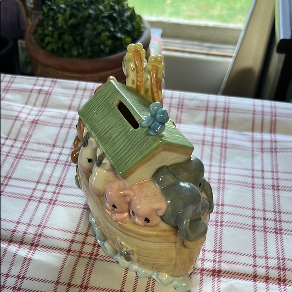 Precious Moments 2017 Noah's Ark Piggy Bank - Picture 3 of 4